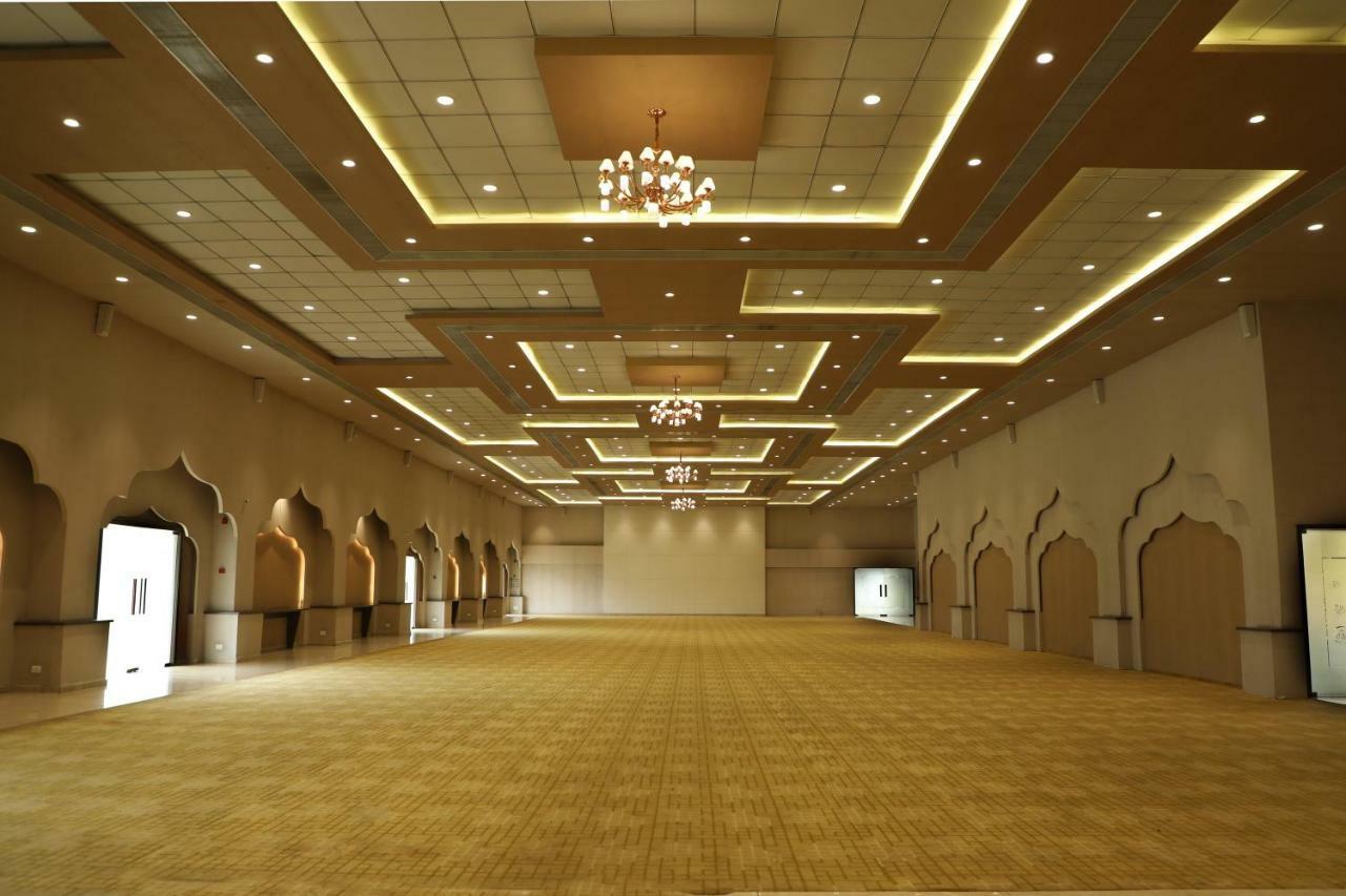 Sunny'S World Pune Exterior photo