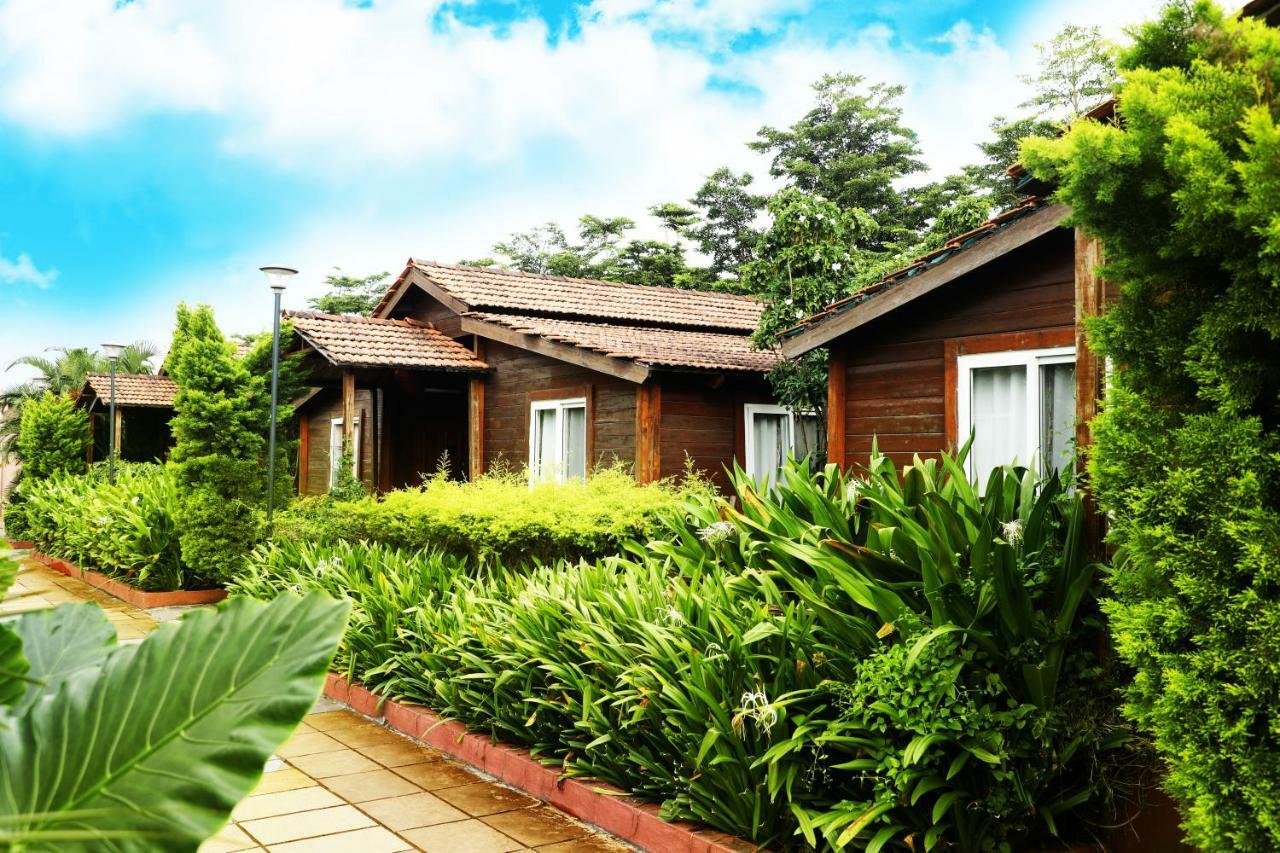 Sunny'S World Pune Exterior photo