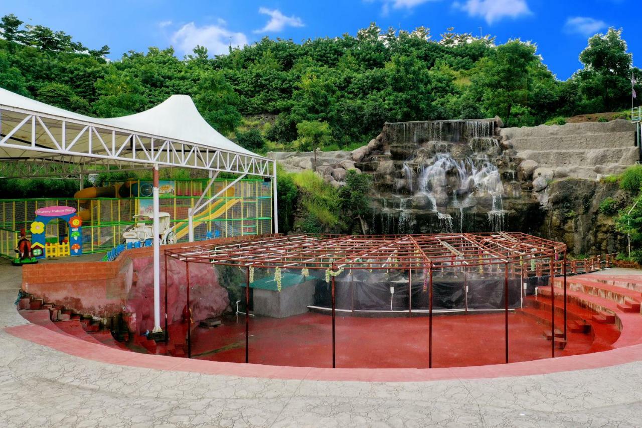 Sunny'S World Pune Exterior photo