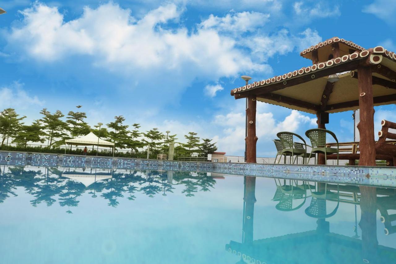Sunny'S World Pune Exterior photo